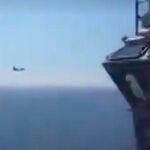 El caza ruso pasa junto al portaaviones español/A3