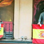 El balcón de Objetos de Arte Toledano, de luto por los atentados del 11-M