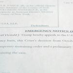 Notificación de los abogados de Trump en la que piden paralizar la orden de la Fiscalía para que el presidente publique sus declaraciones de la renta