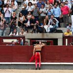 Gonzalo Caballero brinda el toro a Máximo García Padrós