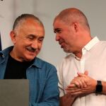 Los secretarios generales, de UGT, Pepe Álvarez (i), y de CCOO, Unai Sordo