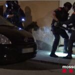 En la imagen, la operación de los agentes