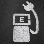 Aparcamiento reservado para recargar coches eléctricos