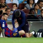 Messi es atendido en la banda