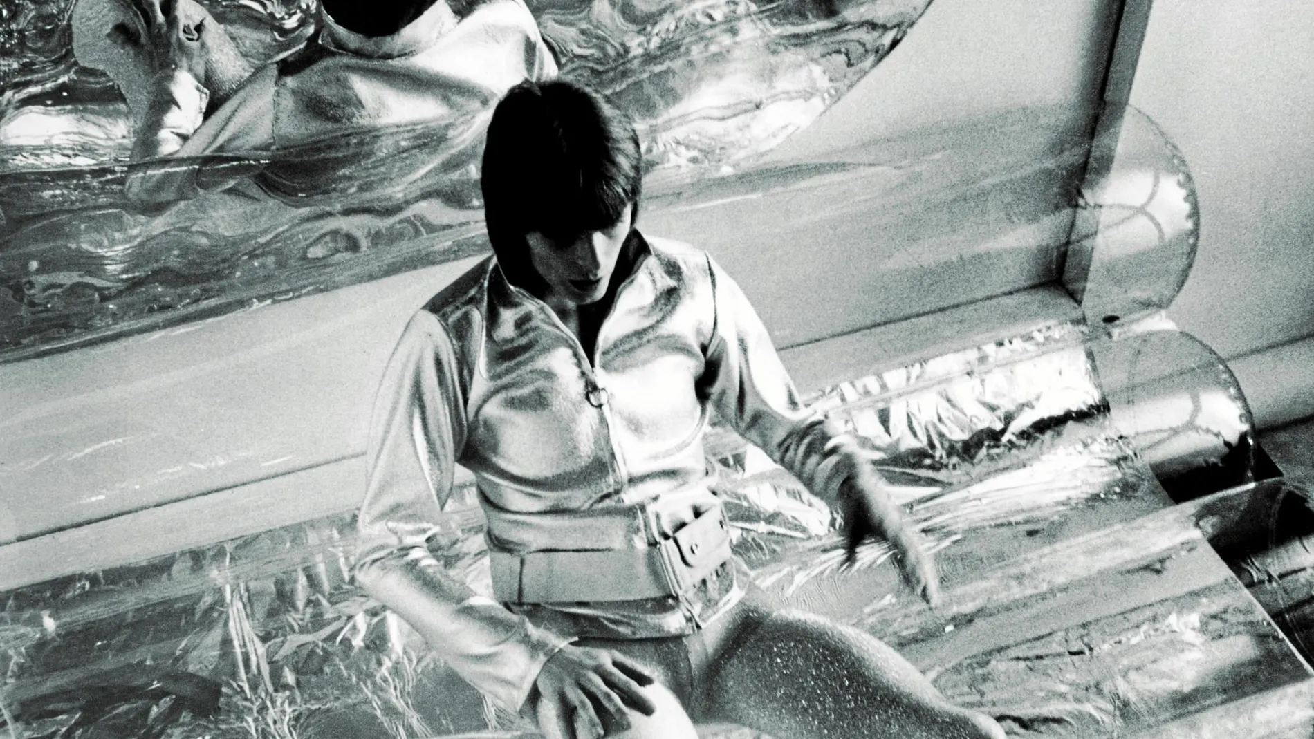 David Bowie en una pose de estudio para el filme «Love You Till Tuesday», en 1969, año de «Space Oddity»