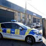 La Policía Local custodia la sede de Magrudis en el Polígono El Pino de Sevilla capital / Foto: Ke-Imagen