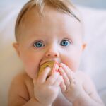 Móviles de inspiración Montessori para la habitación de tu bebé