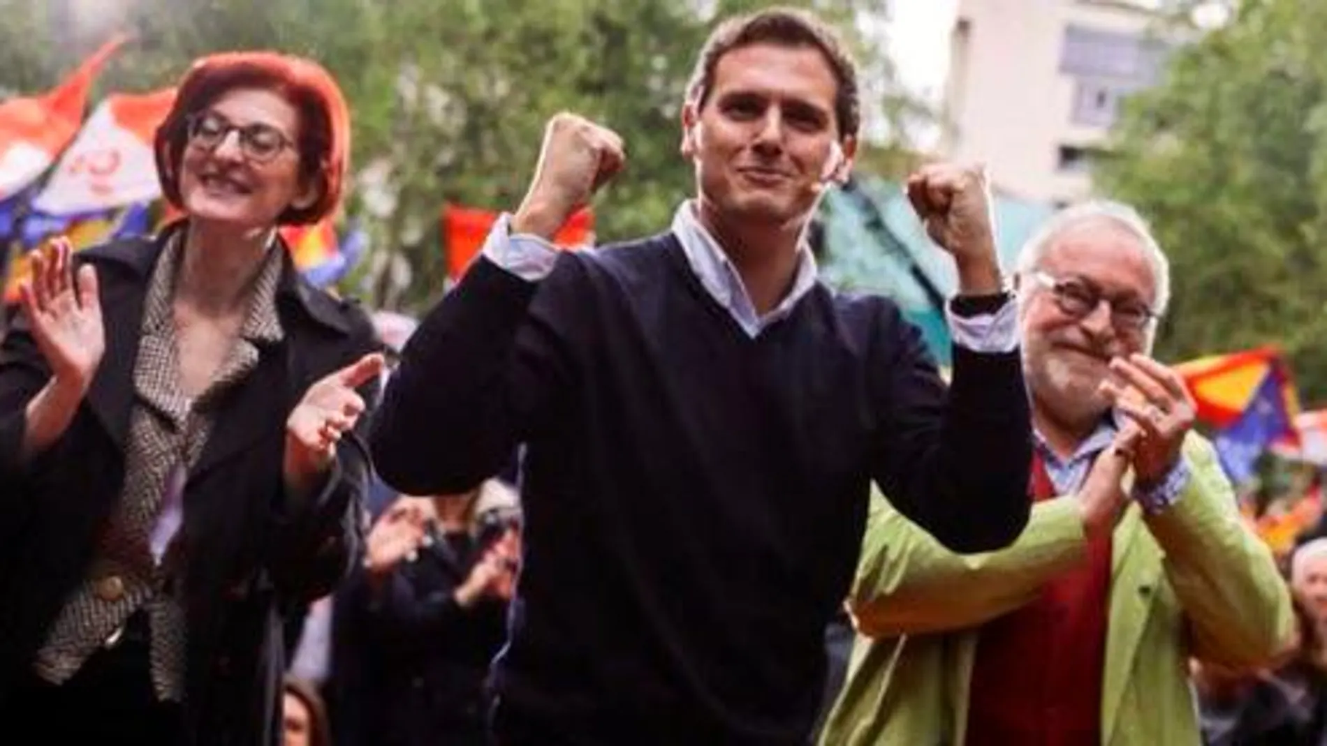 Rivera, junto a Fernando Sabater y Maite Pagazaurtundúa