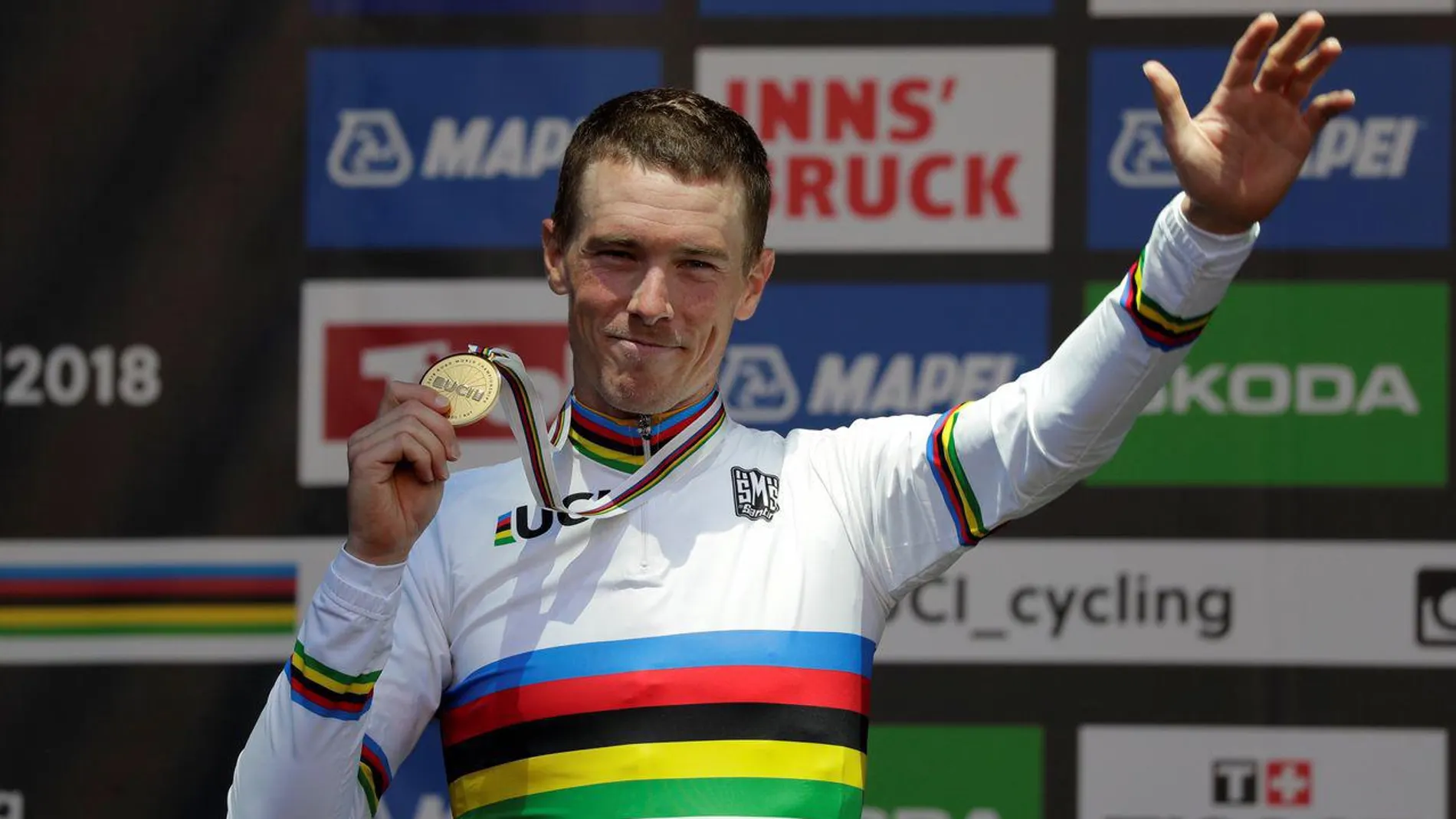 Rohan Dennis celebra su primer campeonato del Mundo