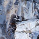 Un envase de la carne de "La Mechá"en las inmediaciones de la fábrica / Foto: Ke-Imagen