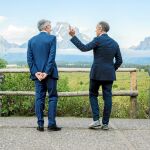 El presidente de la Fed, Jerome Powell (izda.), con el gobernador del Banco de Inglaterra, Mark Carney, ayer, en la reunión de Jackson Hole (Wyoming), en 2019