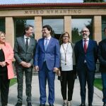 El subdelegado de gobierno, Miguel Latorre; la delegada de la Junta, Yolanda de Gregorio; el alcalde de Soria, Carlos Martínez; el presidente de la Junta , Alfonso Fernández Mañueco; la directora del museo, Marian Arlegui; el consejero de Cultura, Javier Ortega y el presidente de la diputación durante la inauguración de la exposición ‘Museo Numantino. Cien años 1919-2019’