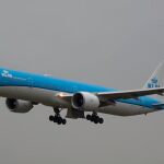En 2014, el vuelo comercial MH17, de KLM en colaboración con Malaysa Airlanes, fue derribado en el este de Ucrania por un misil ruso. Iban a bordo 298 personas.