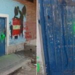 La máscara pintada de verde cuelga del pomo de la entrada
