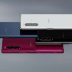 A falta de conectividad 5G por confirmar, el Xperia 5 apuesta por la calidad fotográfica con triple cámara y tecnología Eye AF.