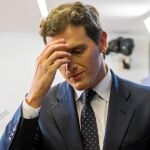 La madre y la t&iacute;a de Albert Rivera han tenido que cerrar la casa de comidas que regentaban en Granollers. / Alberto R. Rold&aacute;n