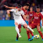 Bale disputa un balón ante Federico Fazio