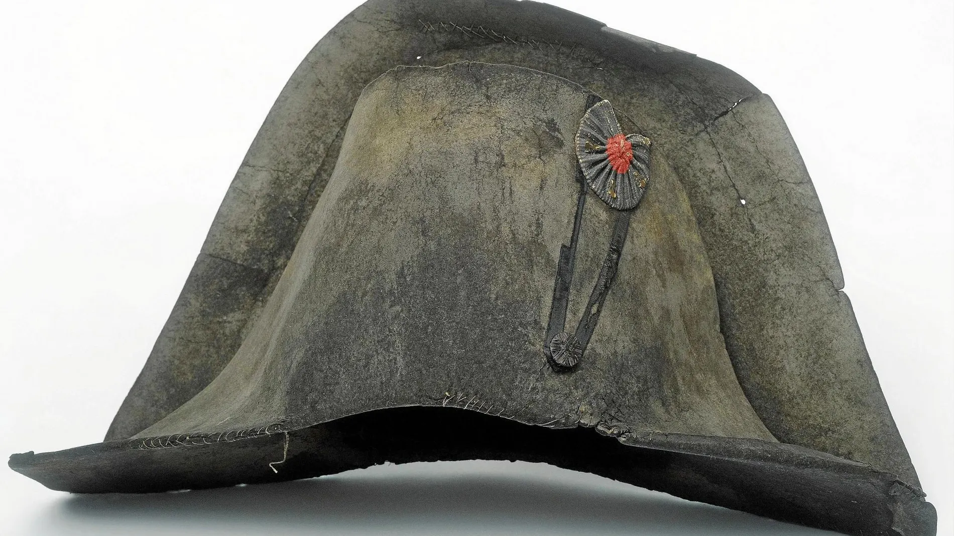 El sombrero bicornio era muy característico en Napoleón. Dicen que lo usaba para parecer más alto