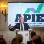 El vicepresidente del BCE, Luis de Guindos, en un seminario organizado por la Universidad Menéndez Pelayo y la APIE