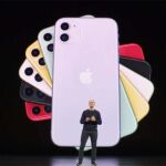 Tim Cook sobre el escenario durante la presentación de los nuevos iPhone, algo continuista en diseño y centrado en las funciones de fotografía y vídeo.