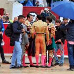 Los tres matadores comprobaron el estado del ruedo