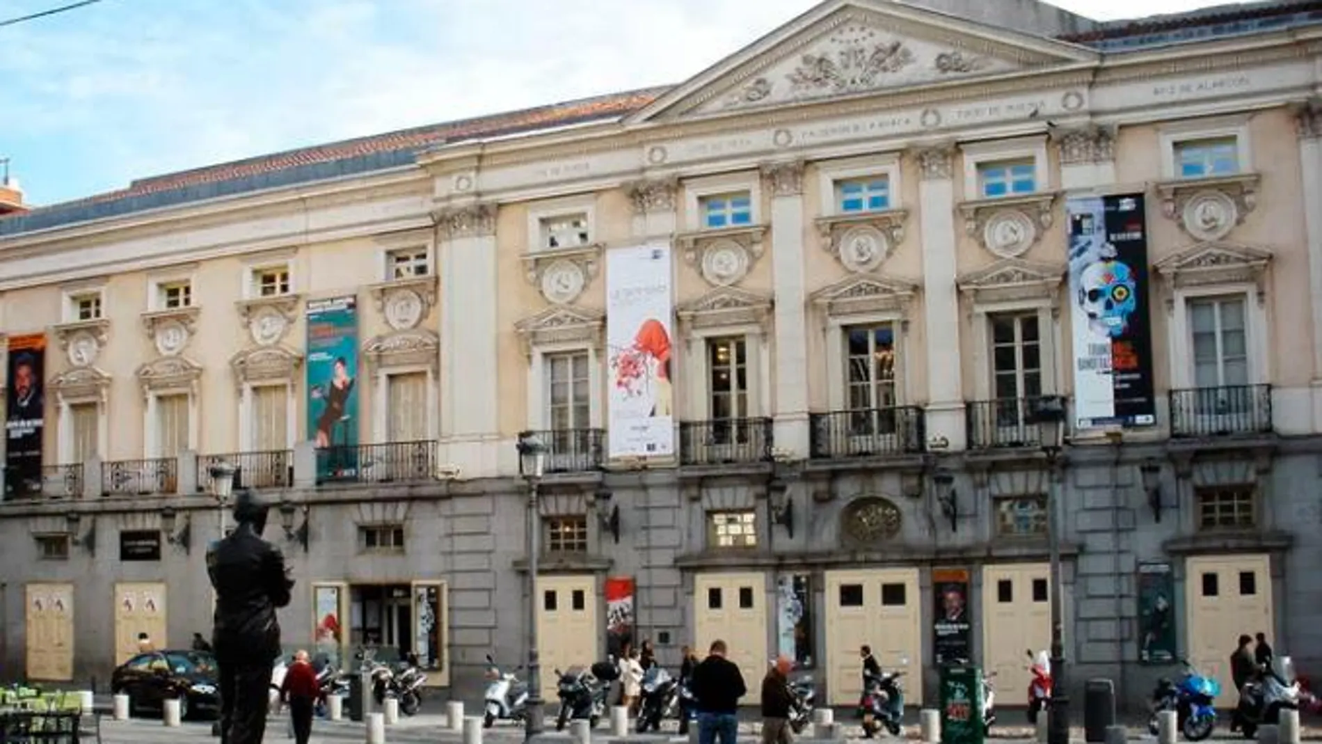 Fachada del Teatro Español