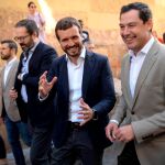 Moreno (d), junto a Casado, el sábado en Córdoba, en su último acto antes de viajar a Bruselas