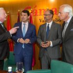 El presidente del Consejo de Cámaras de Castilla y León, Antonio Miguel Méndez Pozo, conversa con Alfonso Fernández Mañueco, Luis Fuentes y José Luis Concepción