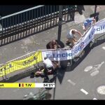 Terrible caída de Van Aert en la contrarreloj del Tour