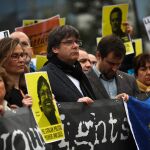 Carles Puigdemont frente a la sede de la Comisión Europea/Foto: Ap/Francisco Seco)