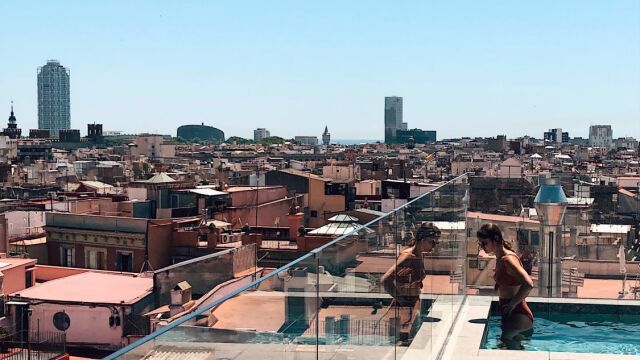 La inicitaiva de Damm permite descubrir terrazas con vistas a Barcelona privilegiadas como la del Yurbban Passage