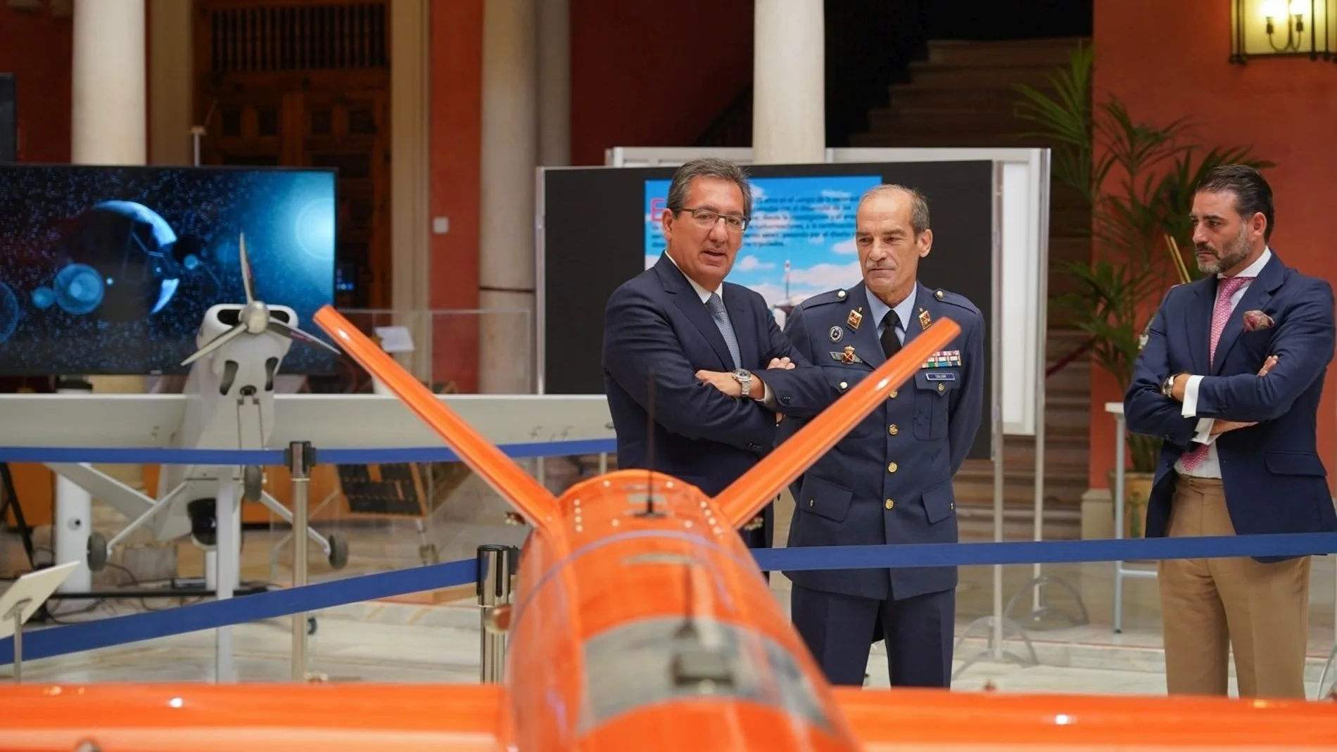 Antonio Pulido y José María Salom, ayer en la inauguración de la exposición / Foto: EP