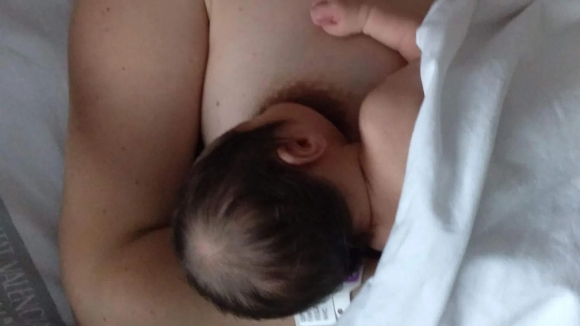 Es mejor esperar a que nos avisen cuando estén preparados, porque hay mil motivos por lo que la madre no desea inesperadas y tempranas visitas