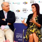 Los oncólogos Joseba Rebollo y Rosa Cañón