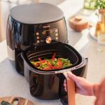 La freidora de aire permite cocinar de una forma rápida y sencilla alimentos más sanos.