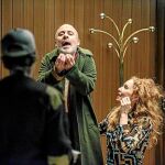 Javier Gutiérrez y Cristina Castaño protagonizan «¿Quién es el señor Schmitt?», obra dirigida por Sergio Peris-Mencheta y que se estrena en el Teatro Español el próximo 16 de octubre