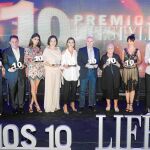 Los galardonados, de izda. a dcha., Ayanta Barilli, Martín Berasategui, Lucía Rivera, Adriana Domínguez, Alexandra Pereira, Julio Maldonado, Rosario, abuela de Estrella Morente, que recibió el premio en su nombre, Natalia Verbeke y Saúl Ñíguez