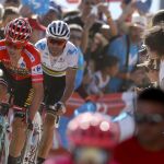 Valverde y Roglic se quedan solos