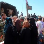 Reparto de ayuda humanitaria en la ciudad siria de Jan Shijún/Efe