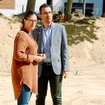 La alcaldesa de Móstoles, Noelia Posse, ayer, durante su visita al parque Euskadi 3. Foto: Ayuntamiento de móstoles
