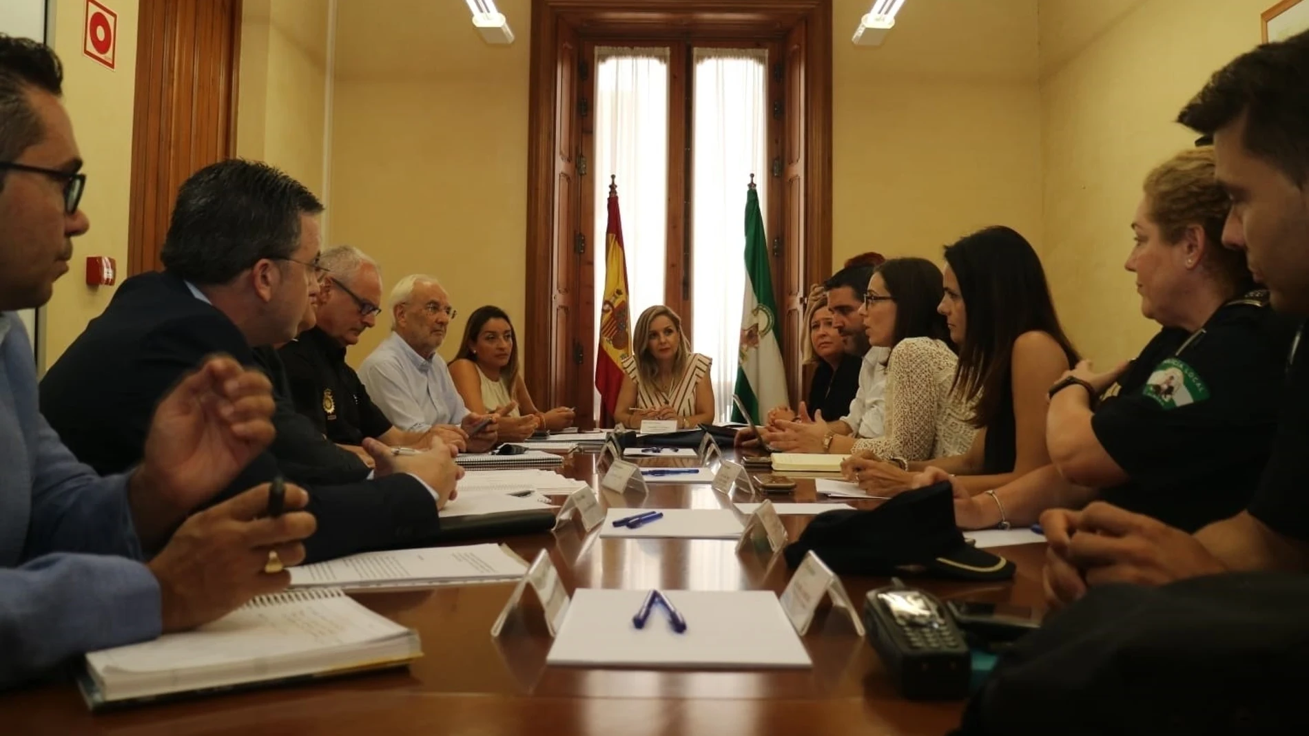 La reunión se celebró en la Delegación del Gobierno / LA RAZÓN