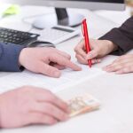 Los empresarios están obligados por ley a proporcionar una nómina a todos sus empleados donde se especifiquen sus ingresos y sus deducciones fiscales