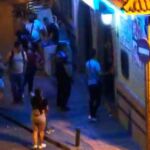 Roba el arma a un policía e intenta dispararle cinco veces, sin quitarle el seguro