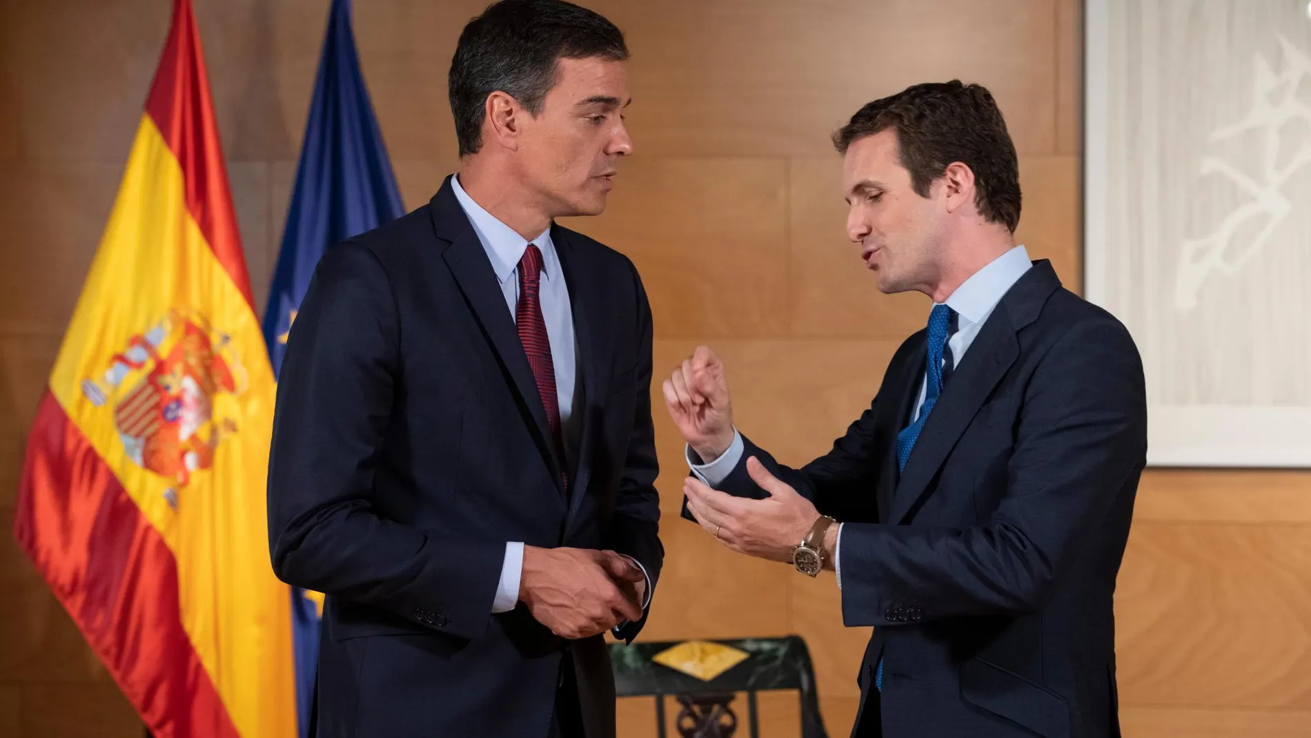 Pedro Sánchez y Pablo Casado, en la ultima reunión que mantuvieron en el Congreso de los Diputados el pasado martes. Casado rechazó una «abstención técnica» del PP