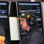 El asturiano presenció desde el muro de boxes de McLaren las dos sesiones de entrenamientos