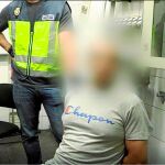 El detenido, de origen colombiano, guardaba en su casa decenas de gigas de vídeos / Foto: Policía Nacional