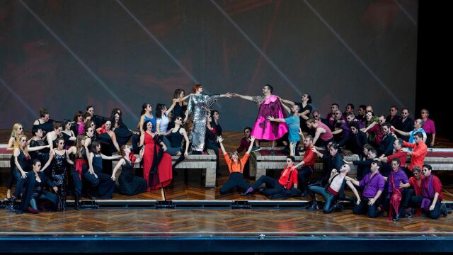 El elenco de “La Traviata” en una imagen de uno de los ensayos