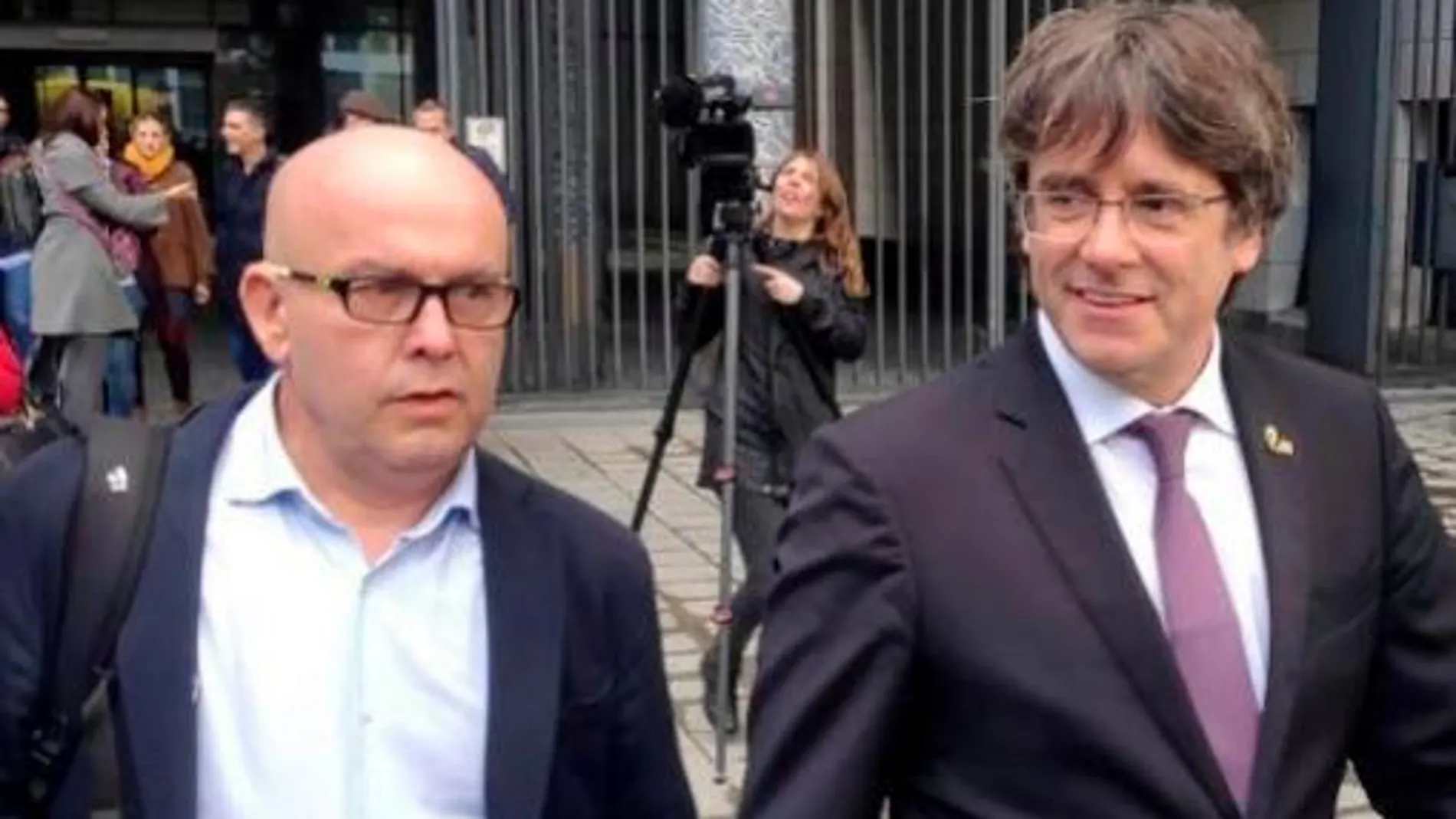 El abogado Gonzalo Boye, junto a Carles Puigdemont