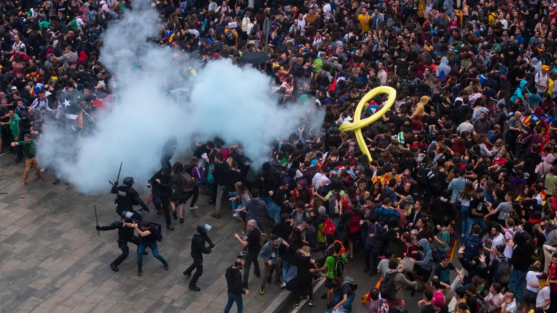 Los independentistas trataron ayer de colapsar Barcelona cortando carreteras y