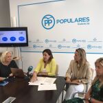 La portavoz del PP en el Ayuntamiento de Valencia, María José Catalá (segunda por la izquierda, en una imagen de archivo